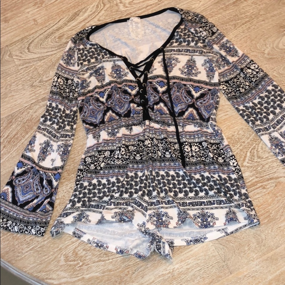 Sadie & Sage paisley lace up romper blue white